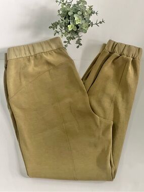 Lululemon Softstreme Relaxed High-Rise Pant
Bronze Green Size 12